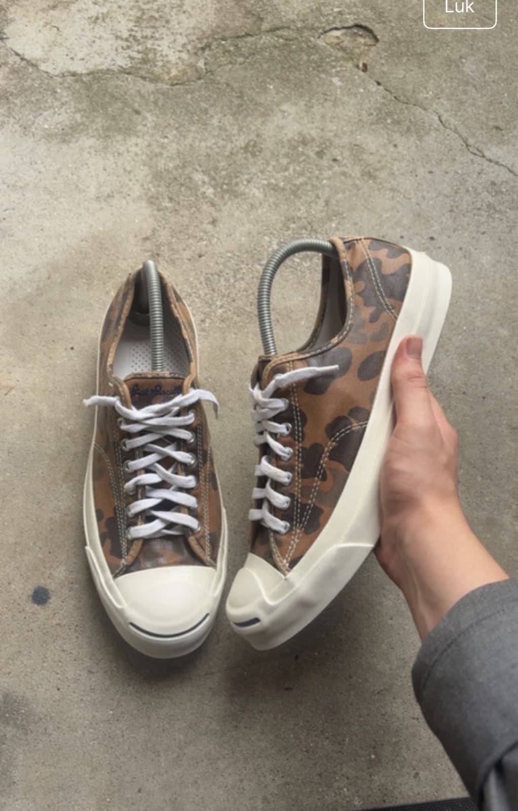 Sneakers delt af et medlem